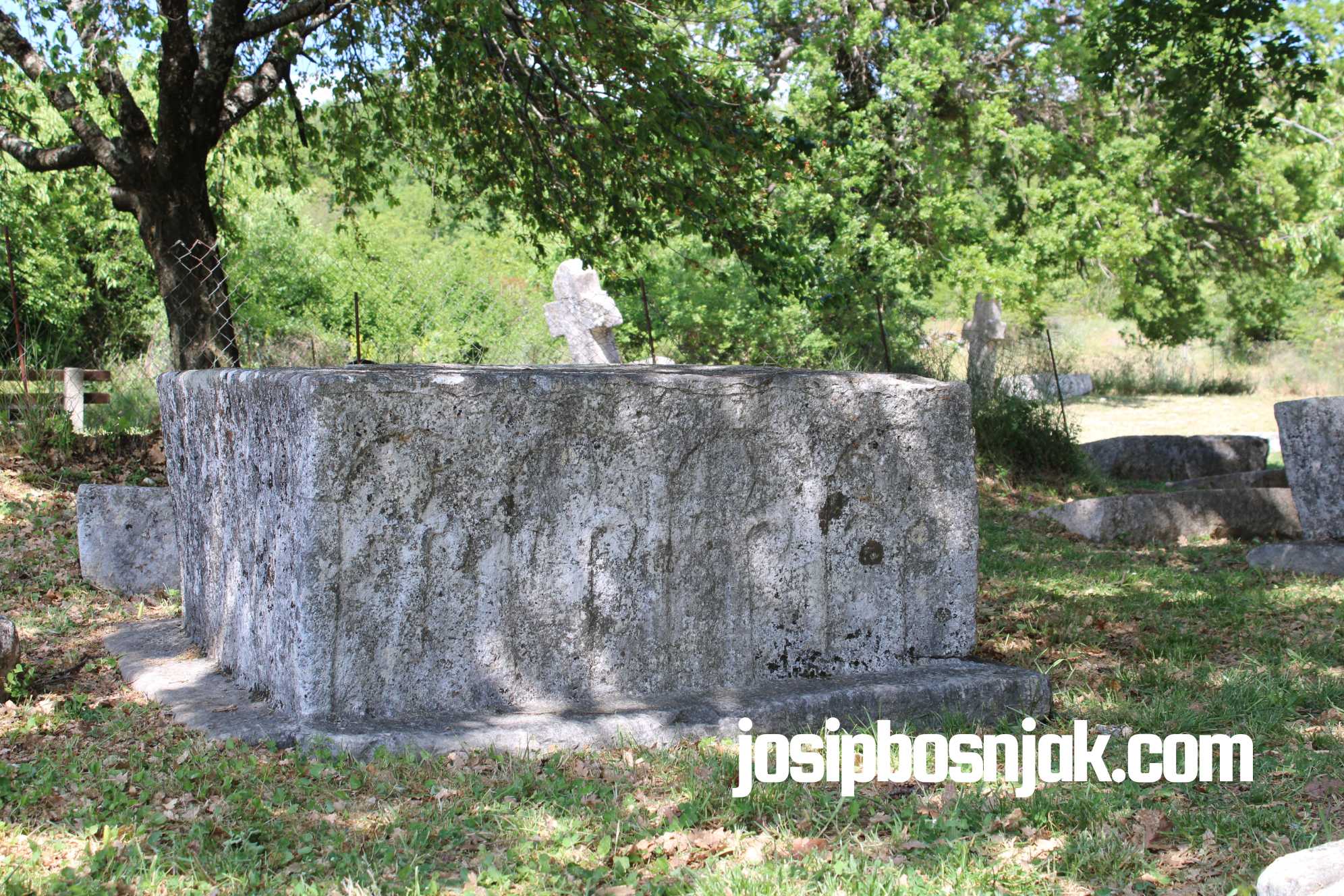 Ljiljani, Nekropola Boljuni 2